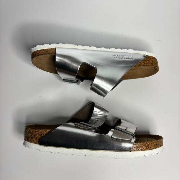 Birkenstock Arizona Metallic Leather Soft Footbed Sandals in Silver - Picture 7 of 8